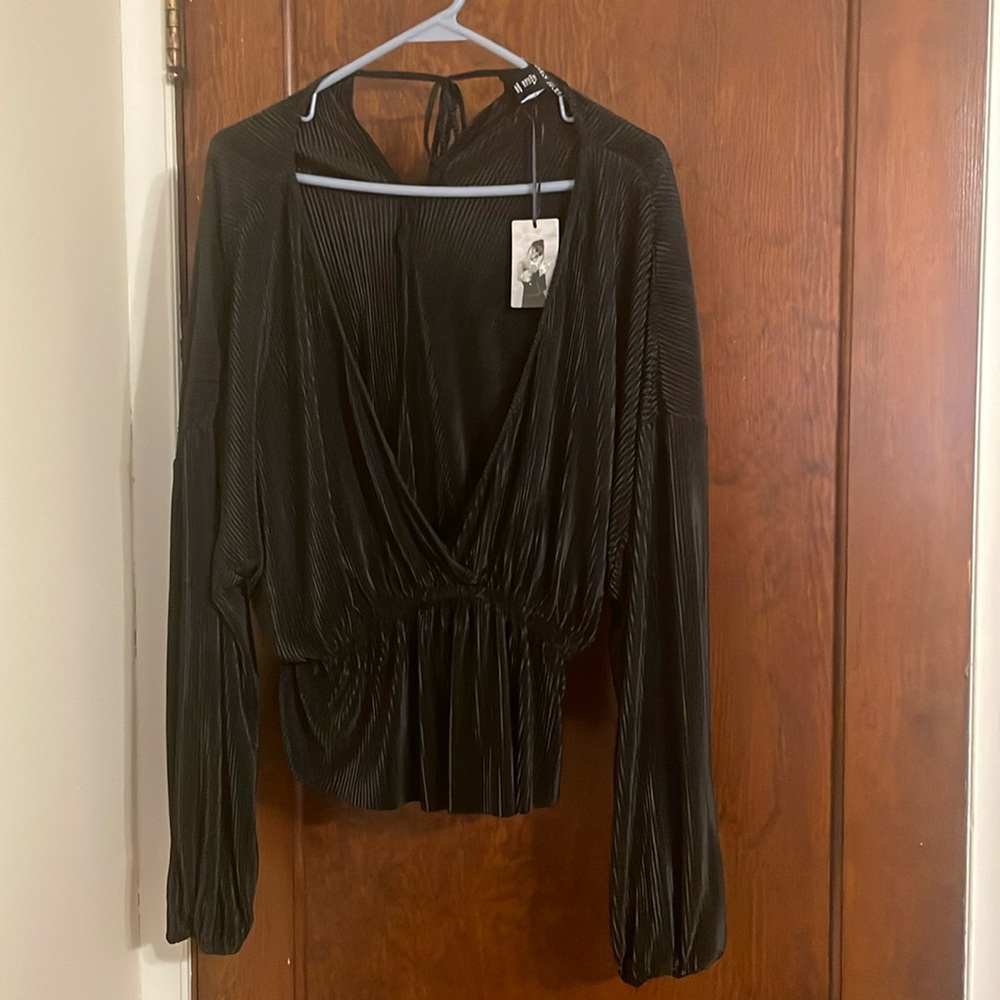 Sincerely Jules black flowy long sleeve top